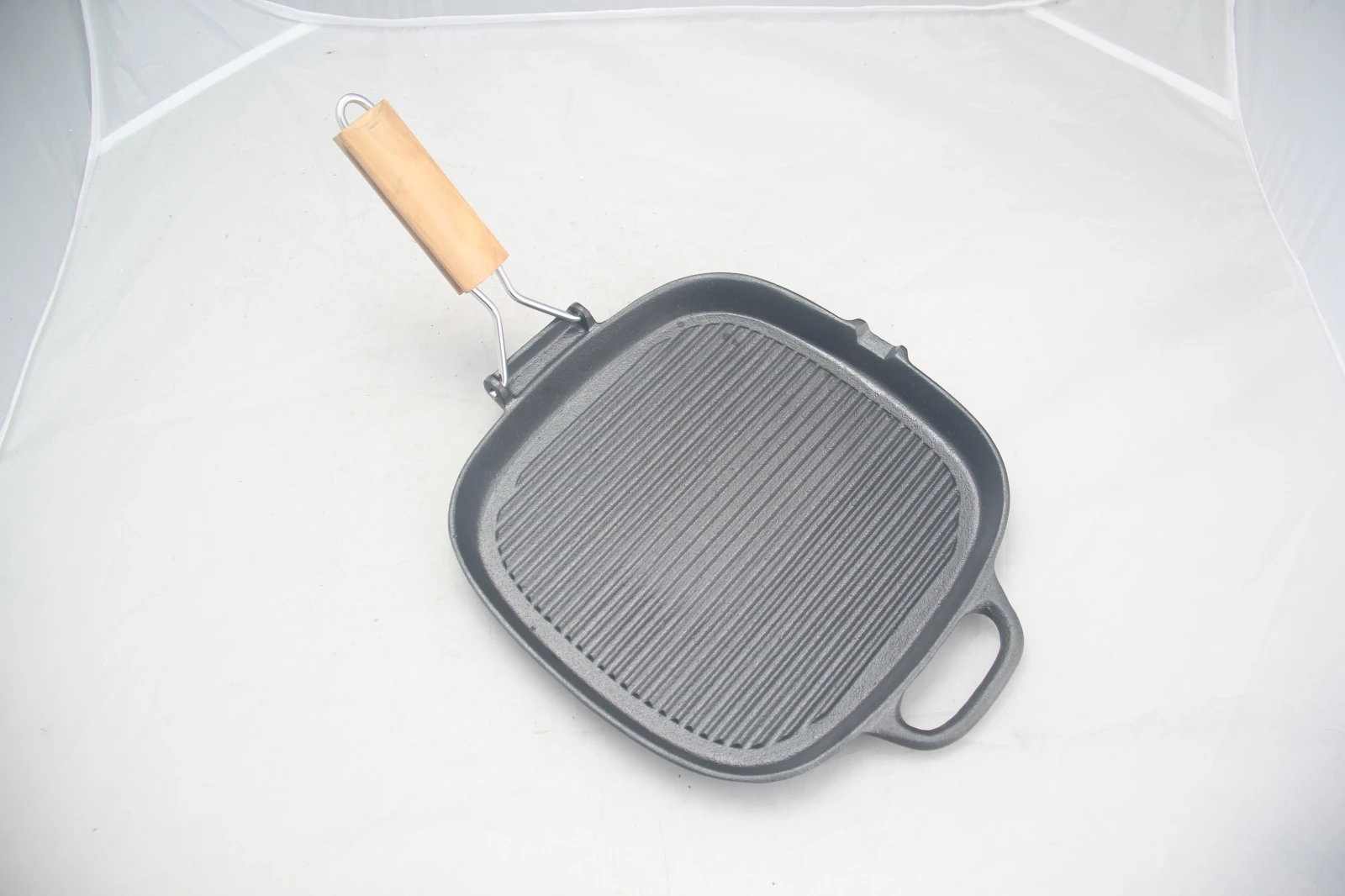Cast iron foldable grill pan