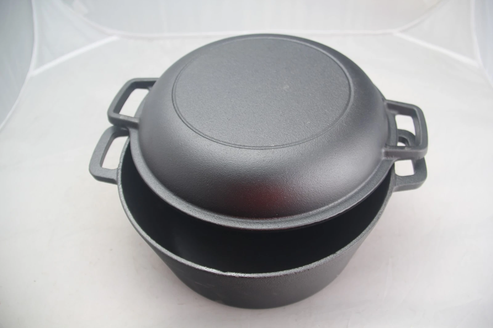 Cast Iron Round Dutch Oven