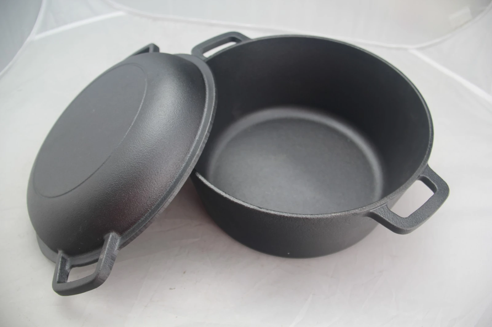 Cast Iron Round Dutch Oven