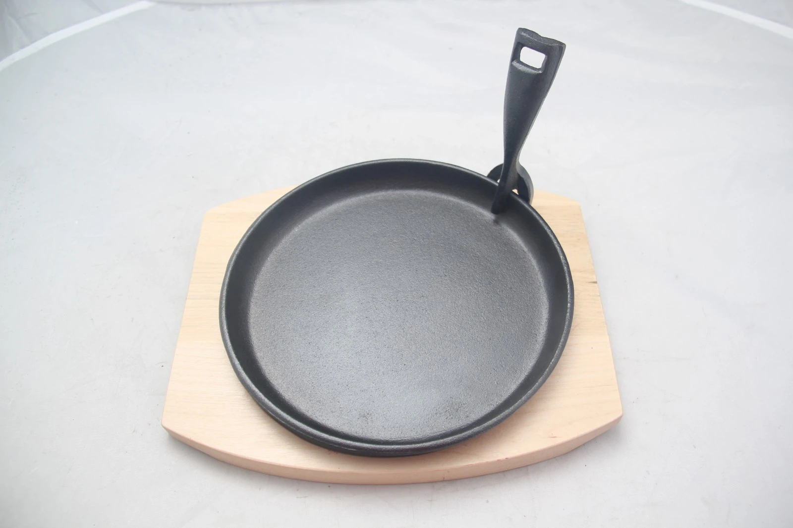 Preseasoned Cast Iron Round Steak Dish