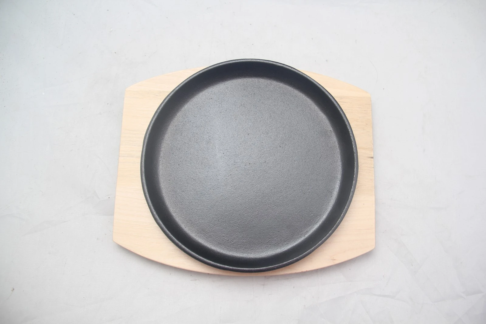 Preseasoned Cast Iron Round Steak Dish